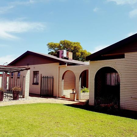 Mckala Guesthouse Kimberley Exterior foto